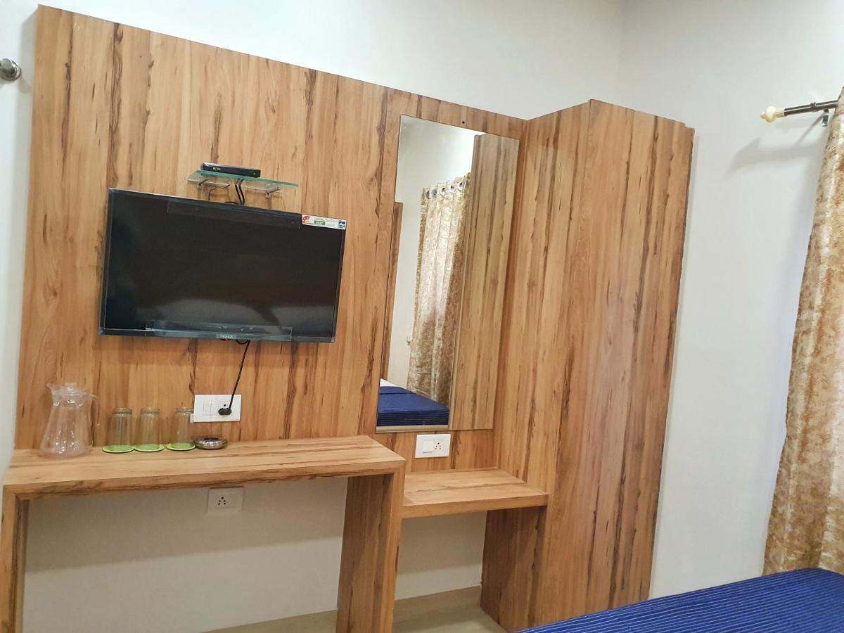 Stay Court - Business Class Hotel - Near Central Railway Station 첸나이 외부 사진