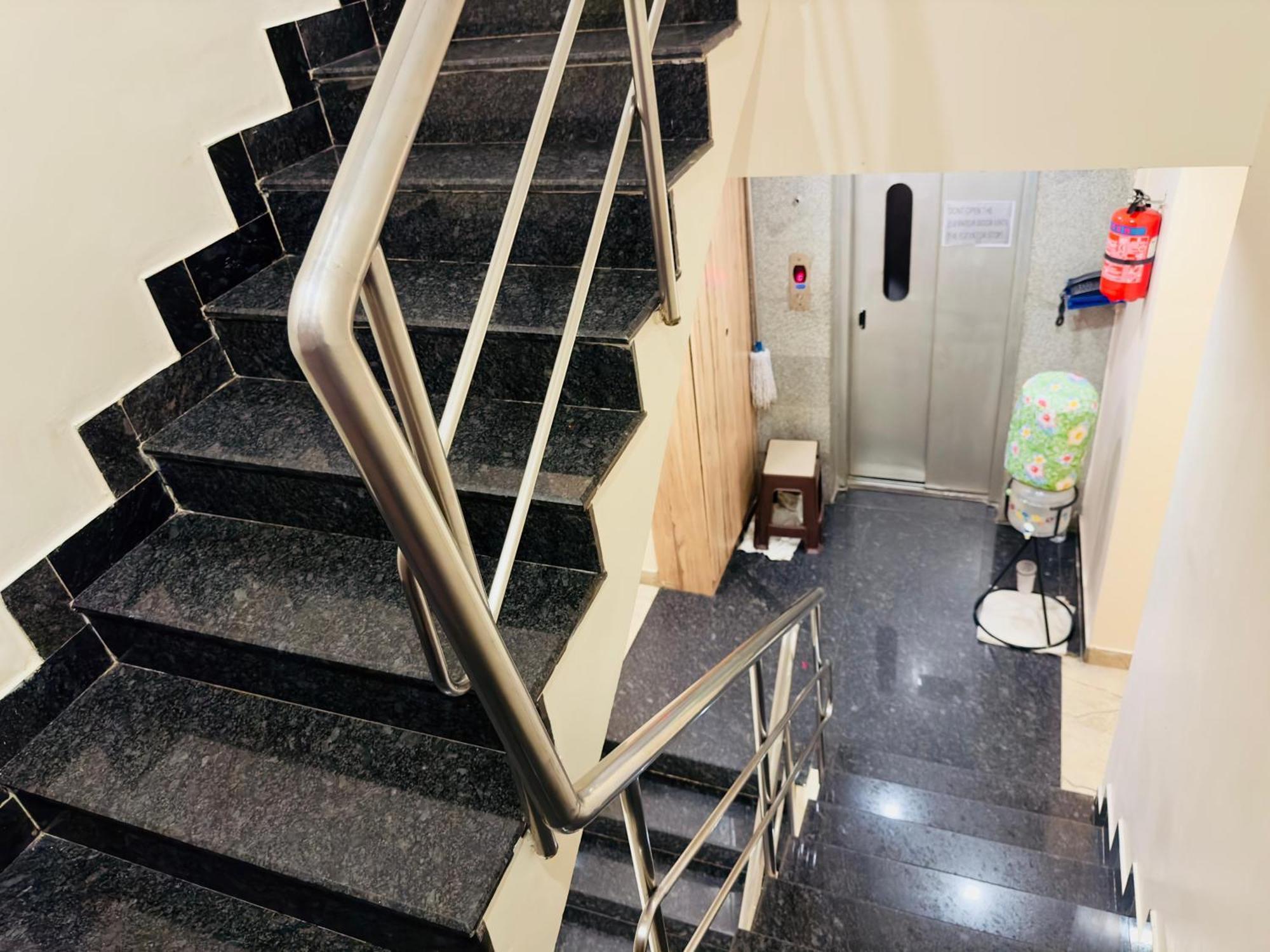 Stay Court - Business Class Hotel - Near Central Railway Station 첸나이 외부 사진