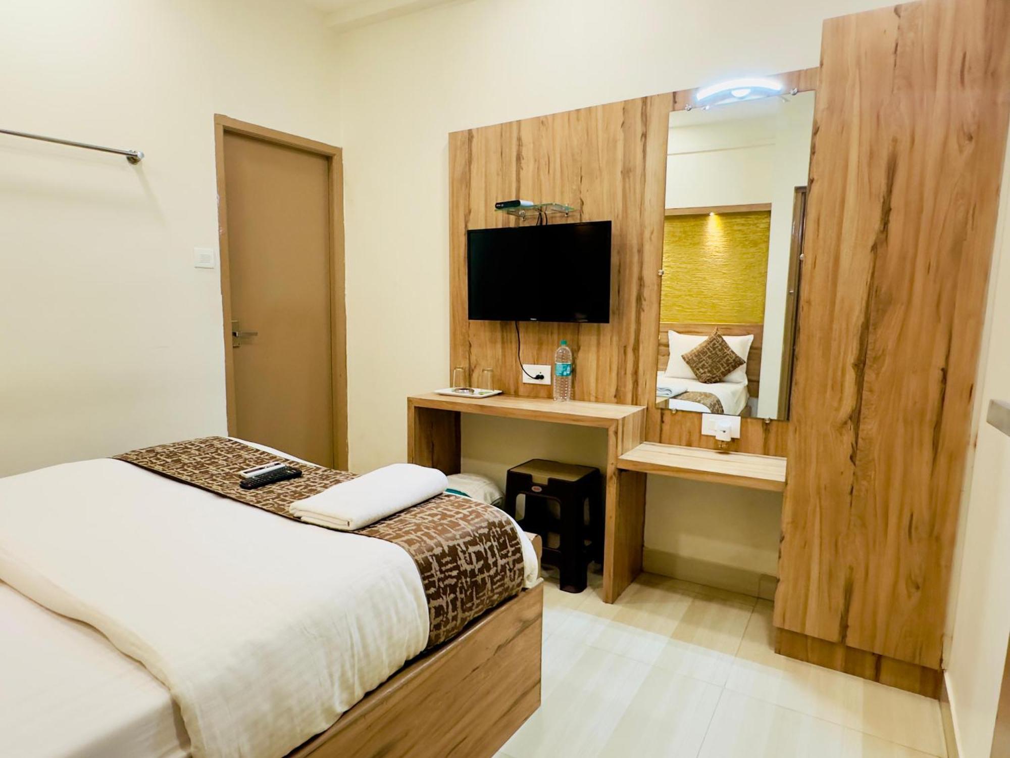 Stay Court - Business Class Hotel - Near Central Railway Station 첸나이 외부 사진