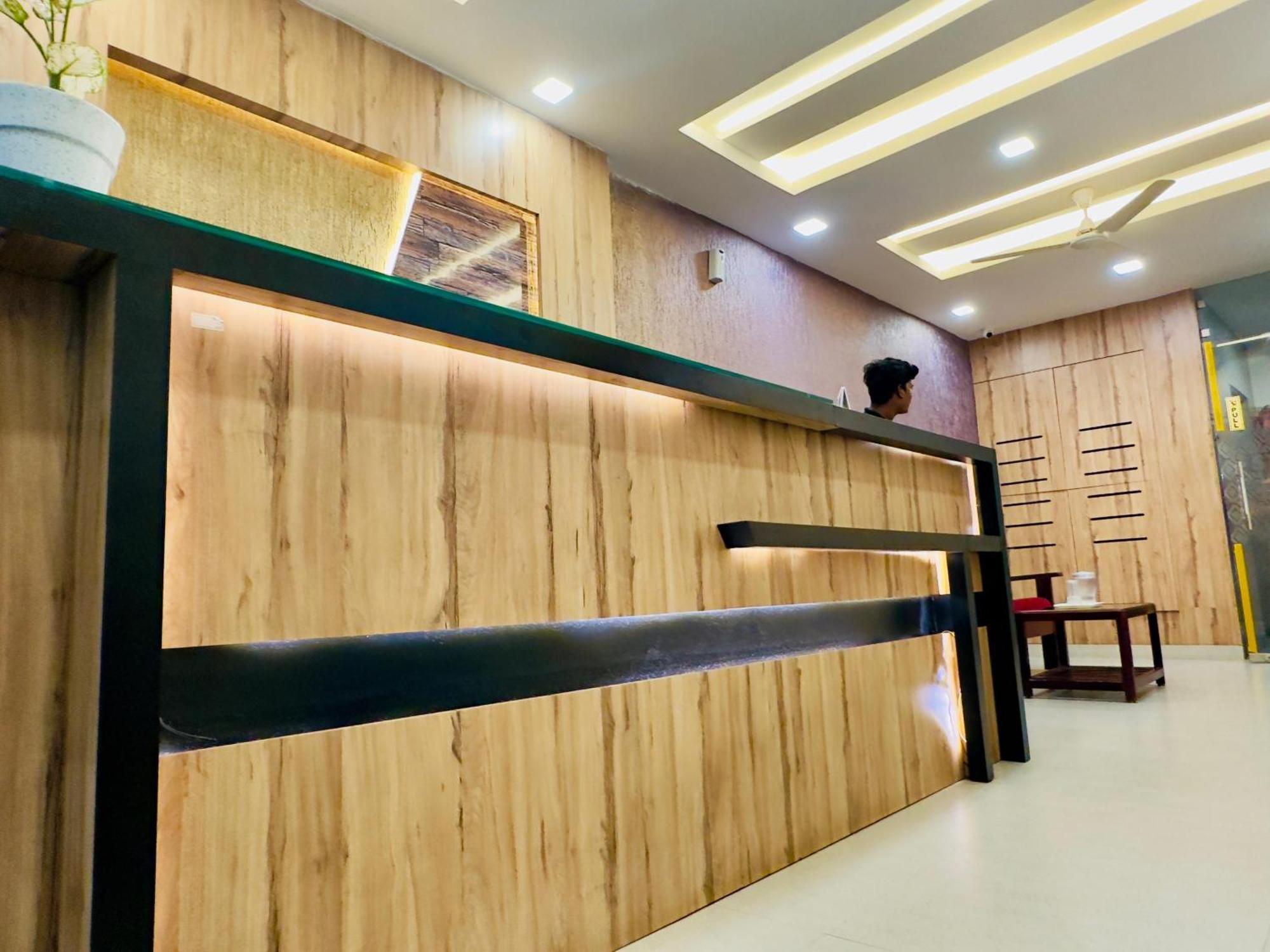 Stay Court - Business Class Hotel - Near Central Railway Station 첸나이 외부 사진