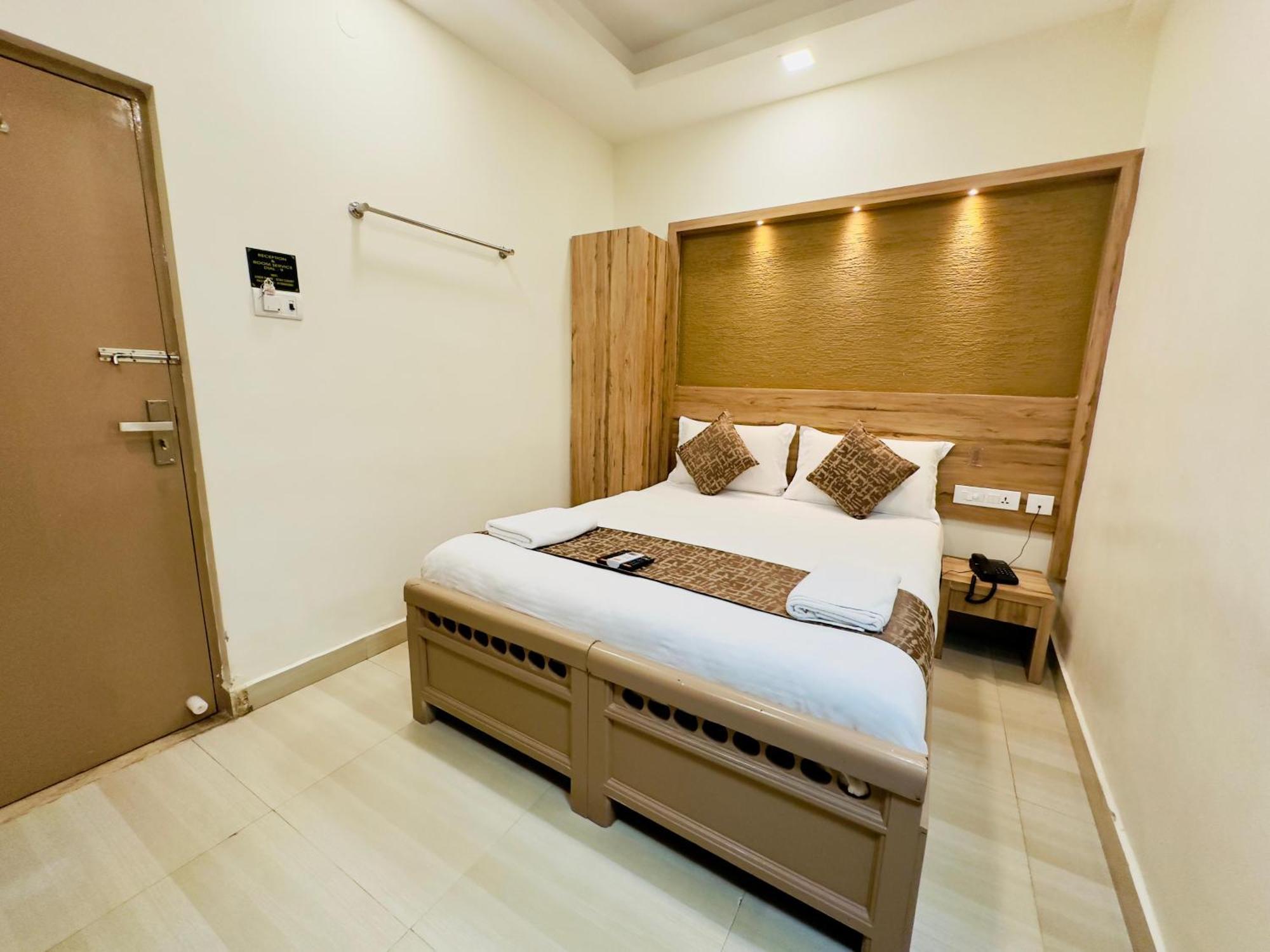 Stay Court - Business Class Hotel - Near Central Railway Station 첸나이 외부 사진