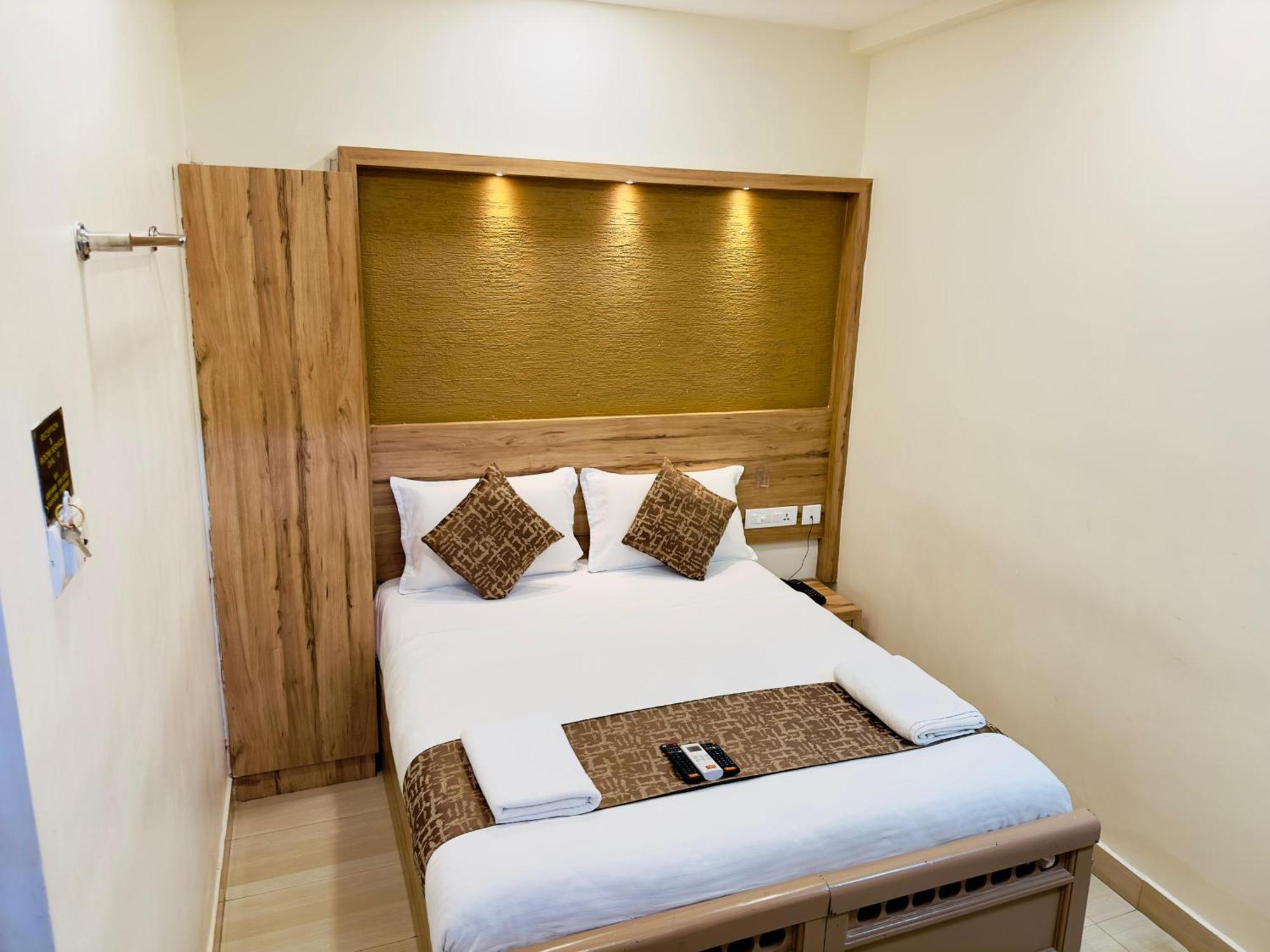 Stay Court - Business Class Hotel - Near Central Railway Station 첸나이 외부 사진