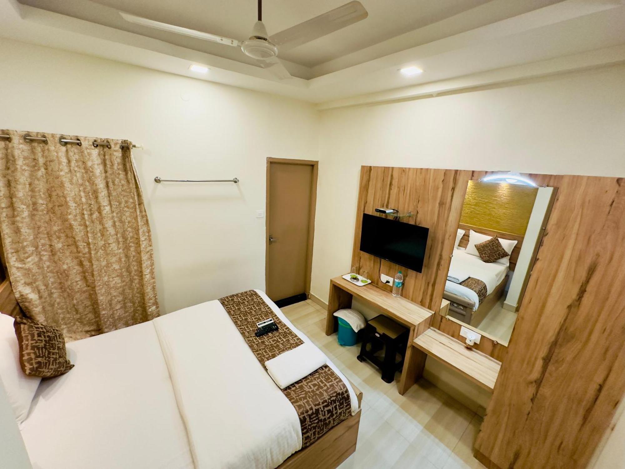 Stay Court - Business Class Hotel - Near Central Railway Station 첸나이 외부 사진