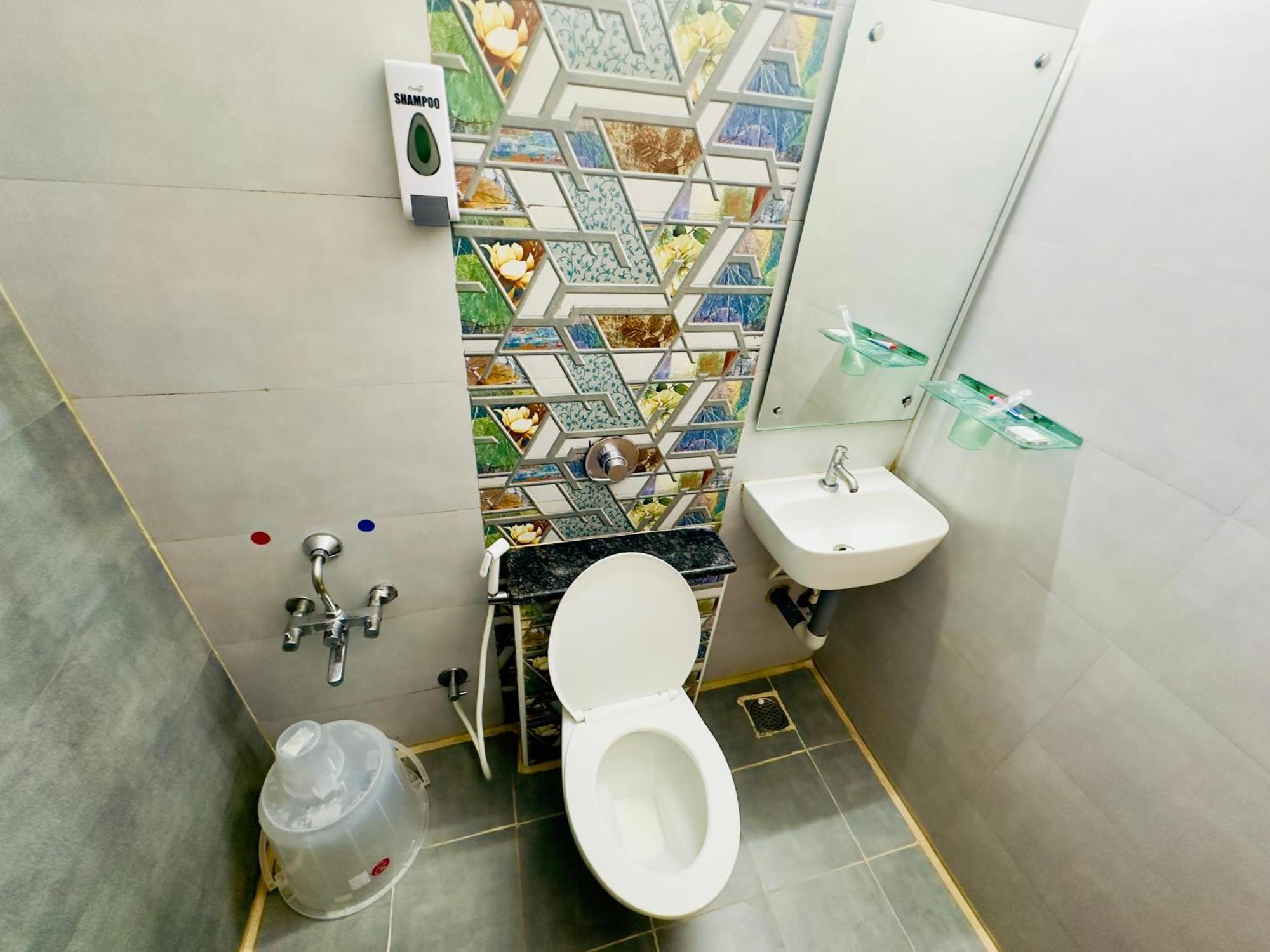 Stay Court - Business Class Hotel - Near Central Railway Station 첸나이 외부 사진