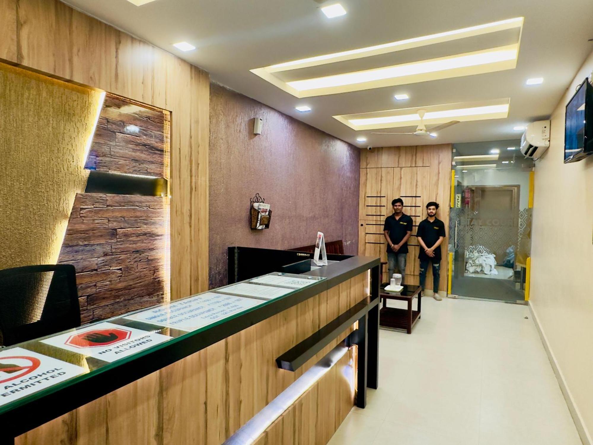 Stay Court - Business Class Hotel - Near Central Railway Station 첸나이 외부 사진